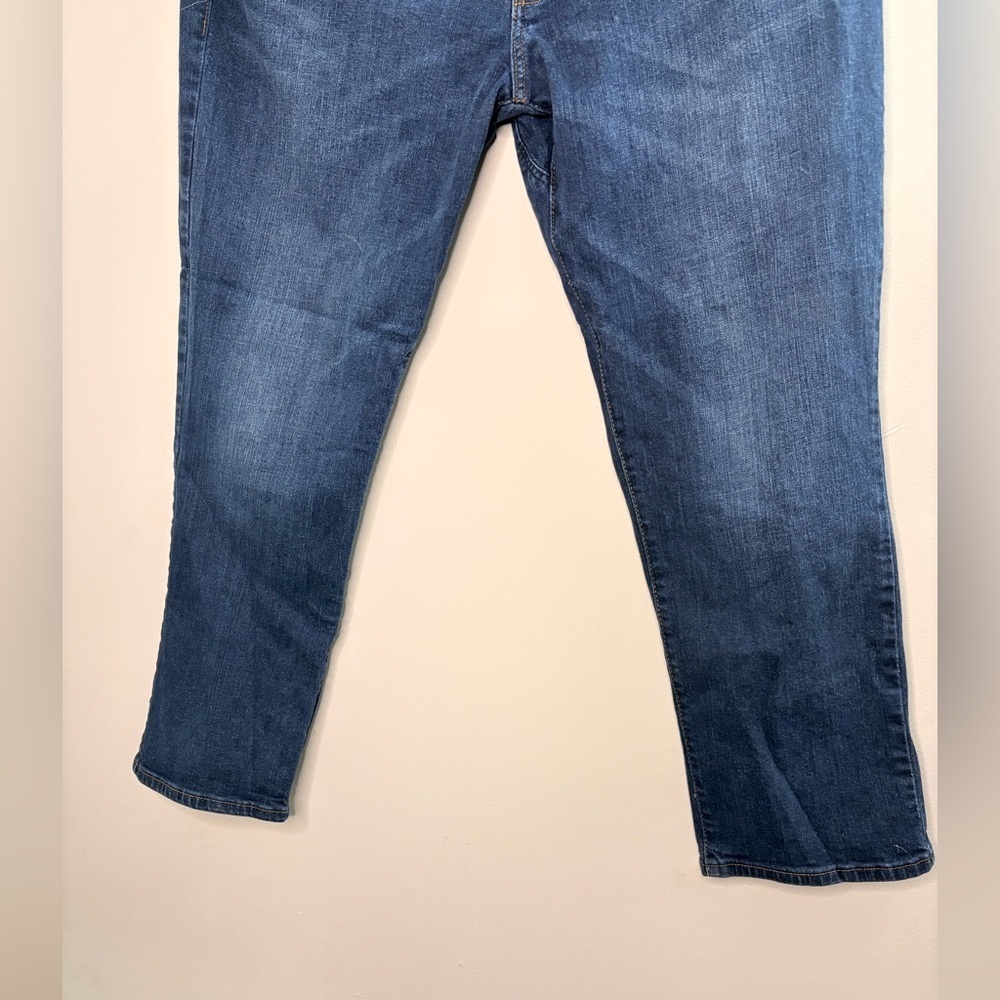 Lee Denim Straight Tapered Jeans in Classic Blue - Picture 3 of 10